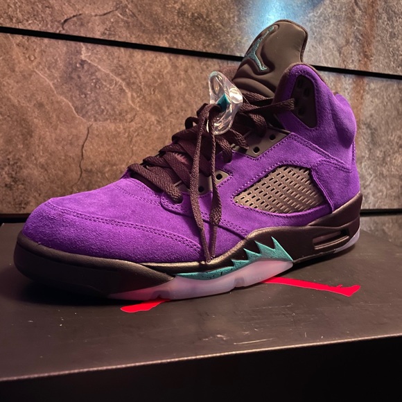Air Jordan 5 Retro - Picture 1 of 3